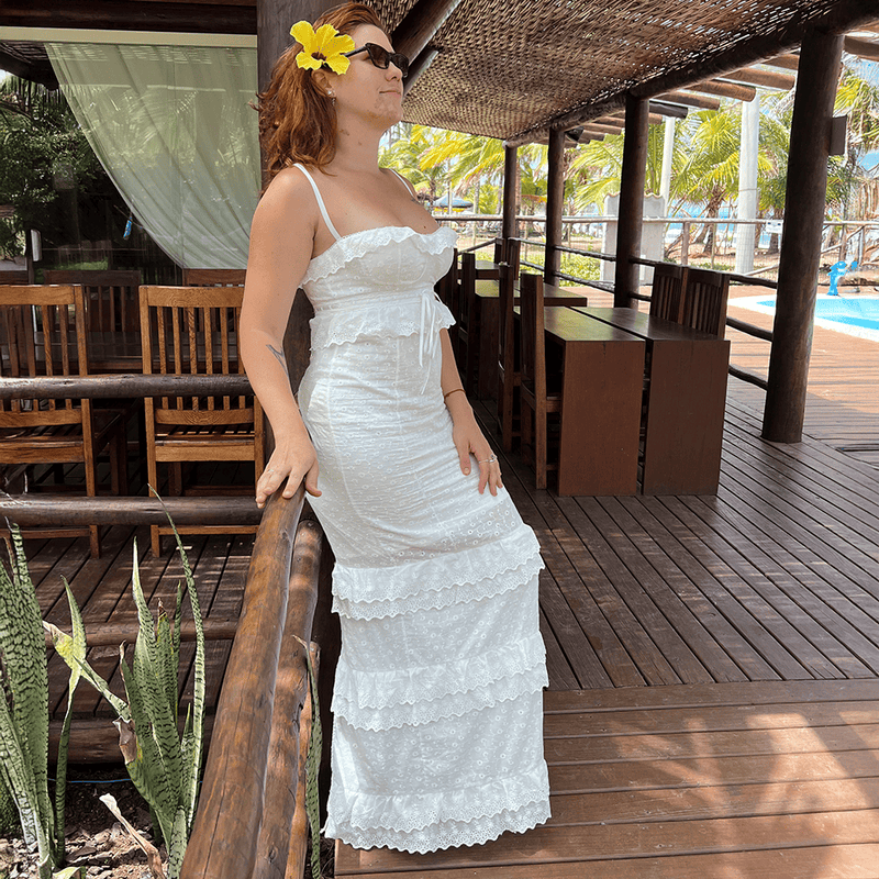 Vestido Longo MAHADEVA - Vestido Longo MAXIGLAMOUR - Vestido - Vestido Longo - Vestido Casual - Vestido Social - Vestido de Festa - Vestido de Renda - Vestido Elegante - Vestido Feminino - Vestido Versátil - Vestido Sofisticado - Vestido para Eventos - Vestido para Casamento - Vestido para Jantar - Vestido para Noite - Vestido para o Verão - Vestido com Forro - Vestido de Alta Qualidade - Moda Feminina - Look Sofisticado - Look Elegante - Look Casual Chic - Renda Guipir - Vestido com Alças Finas - Vestido c