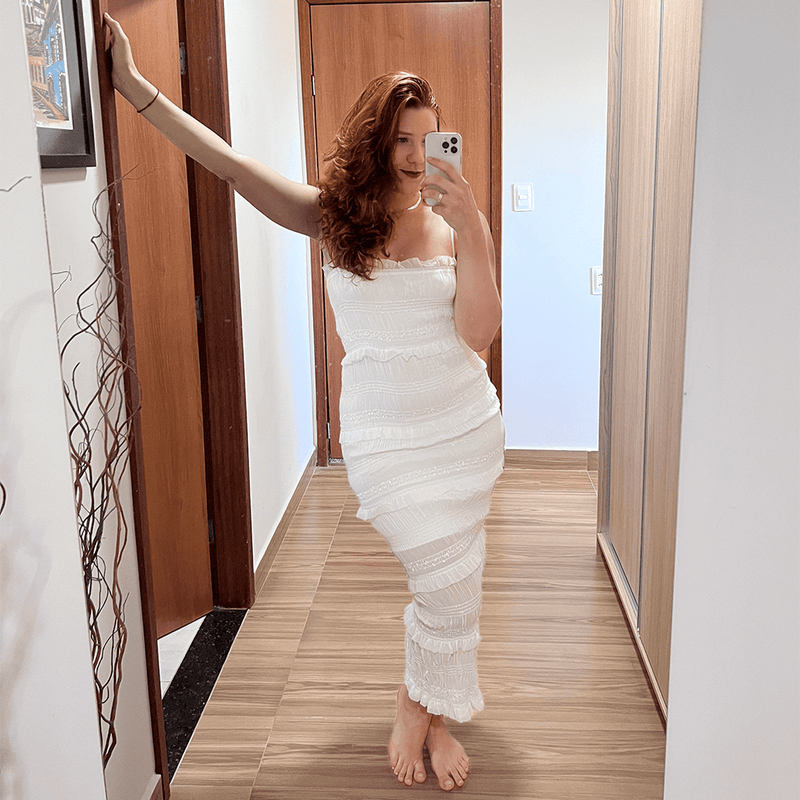 Vestido Longo MAHADEVA - Vestido Longo MAXIGLAMOUR - Vestido - Vestido Longo - Vestido Casual - Vestido Social - Vestido de Festa - Vestido de Renda - Vestido Elegante - Vestido Feminino - Vestido Versátil - Vestido Sofisticado - Vestido para Eventos - Vestido para Casamento - Vestido para Jantar - Vestido para Noite - Vestido para o Verão - Vestido com Forro - Vestido de Alta Qualidade - Moda Feminina - Look Sofisticado - Look Elegante - Look Casual Chic - Renda Guipir - Vestido com Alças Finas - Vestido c